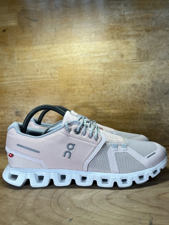 On Running Shoes - On Cloud 5 REFLECTIVE Womens Size 9.5 Running Shoes Sneakers Light Pink